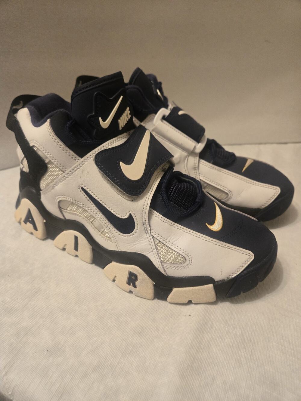 Nike Air Barrage Mid Mens Size 9.5 US White Midnight Navy Black Sneaker